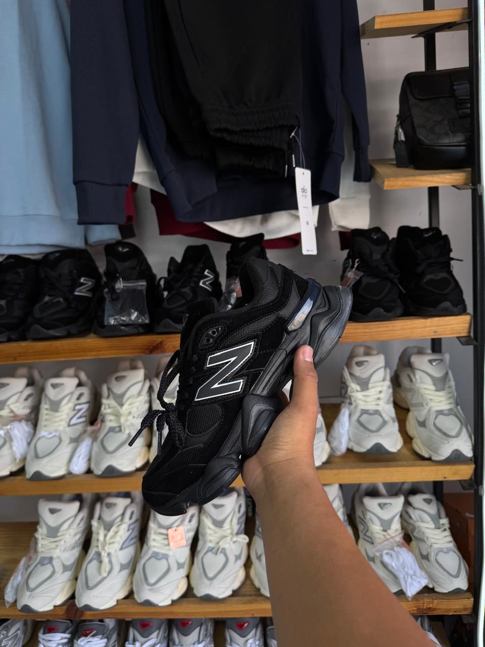 NEW BALANCE 9060 BLACK