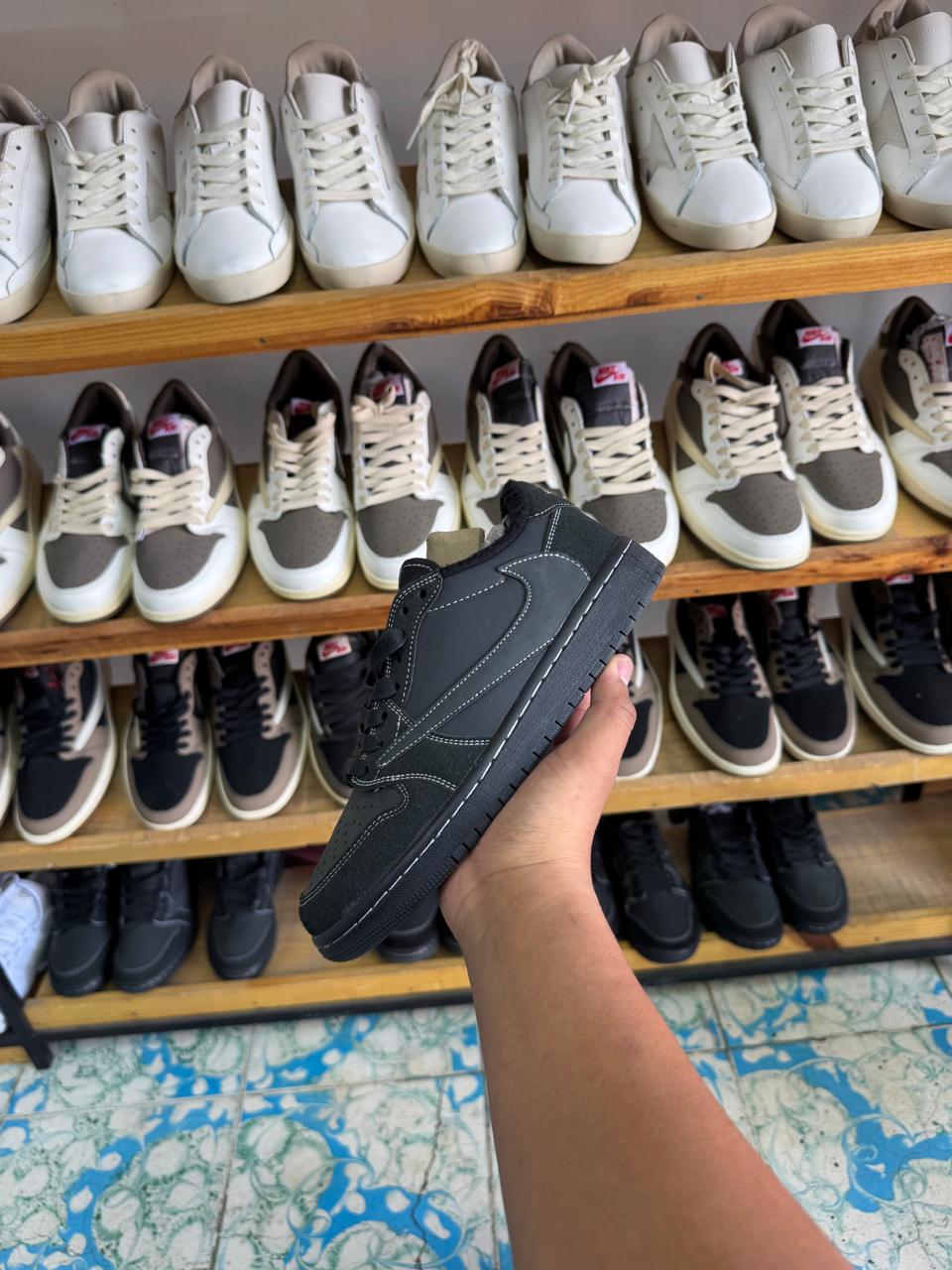 NIKE TRAVIS SCOTT NEGRO