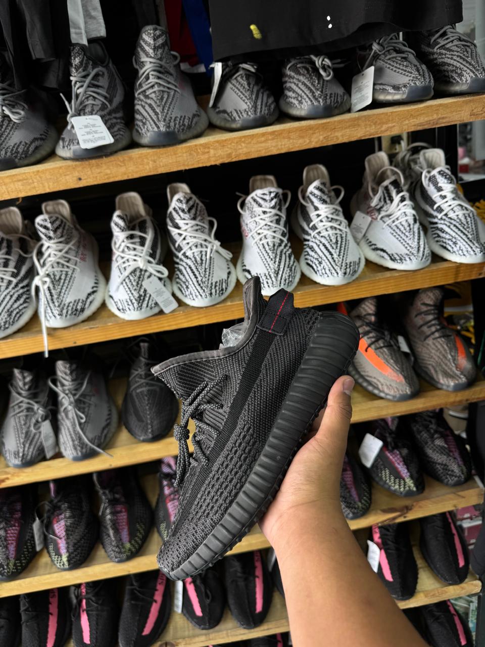 YEEZY BOOST NEGRO REFLEJANTE