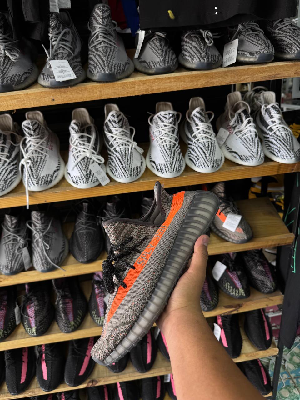 YEEZY BOOST GRIS NARANJA