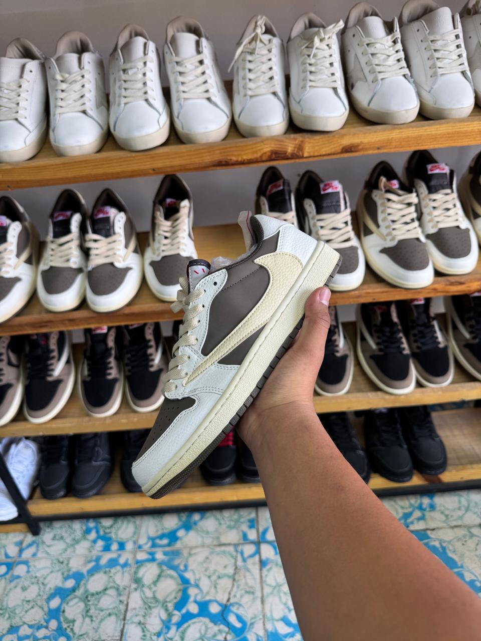 NIKE TRAVIS SCOTT BEIGE CAFE