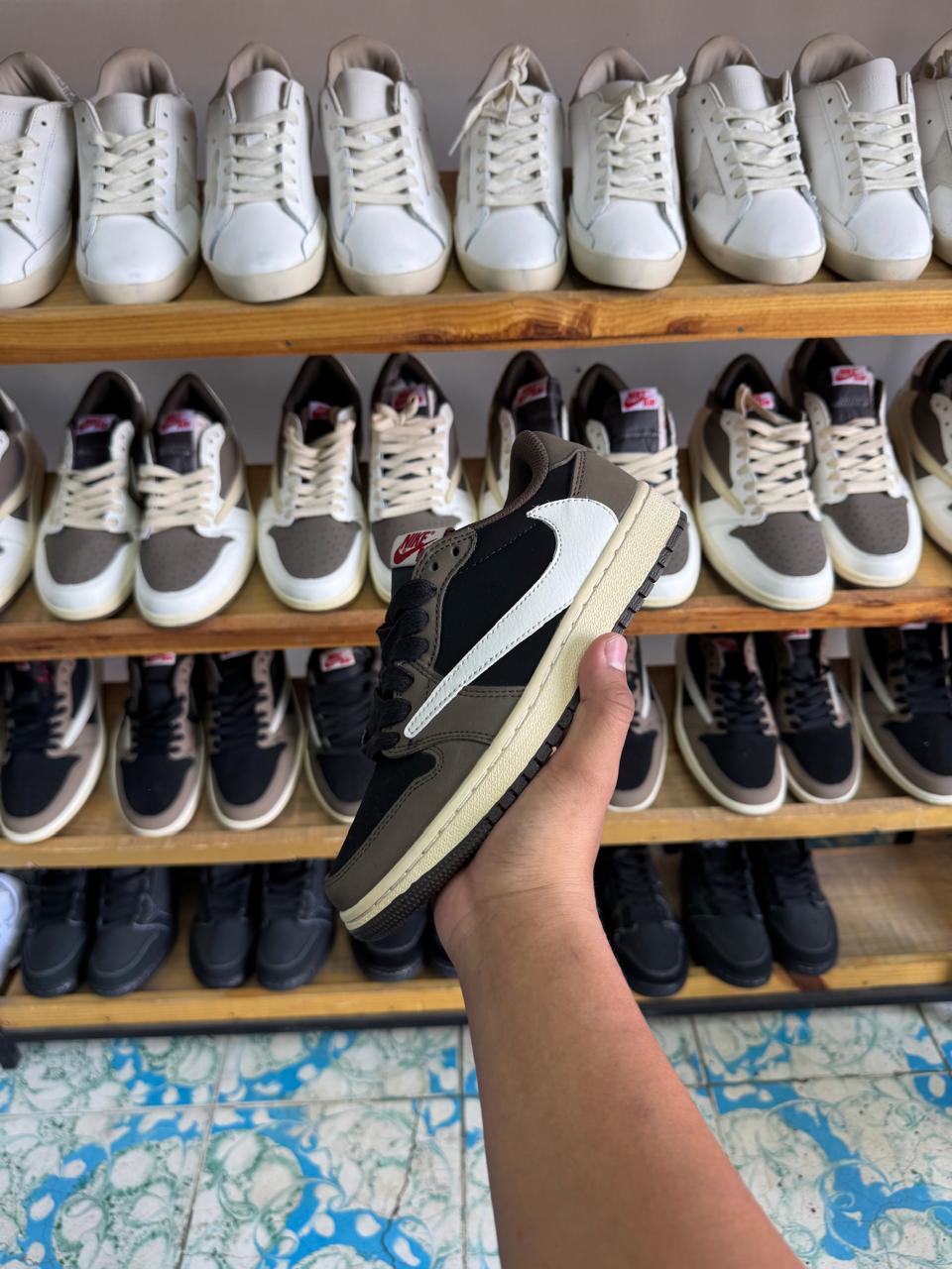 NIKE TRAVIS SCOTT NEGRO CAFE